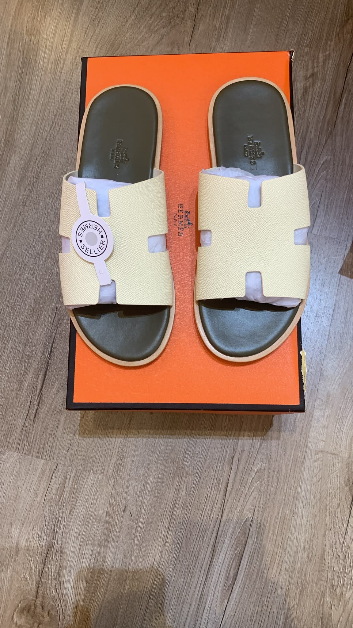 Hermès Izmir Sandals – Cream & Olive Green