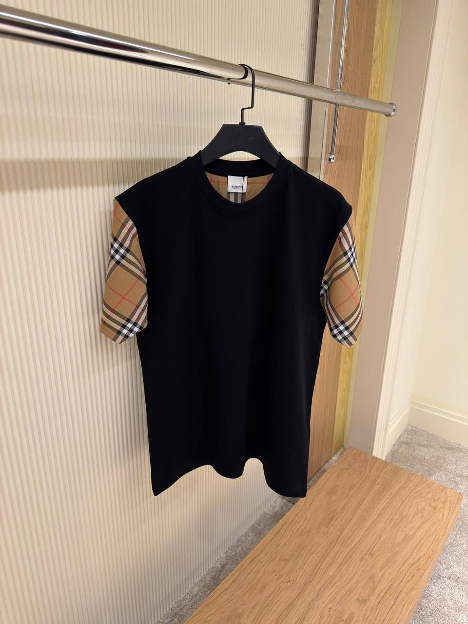 Burberry Vintage Check Sleeve T-Shirt – Black & Archive Beige